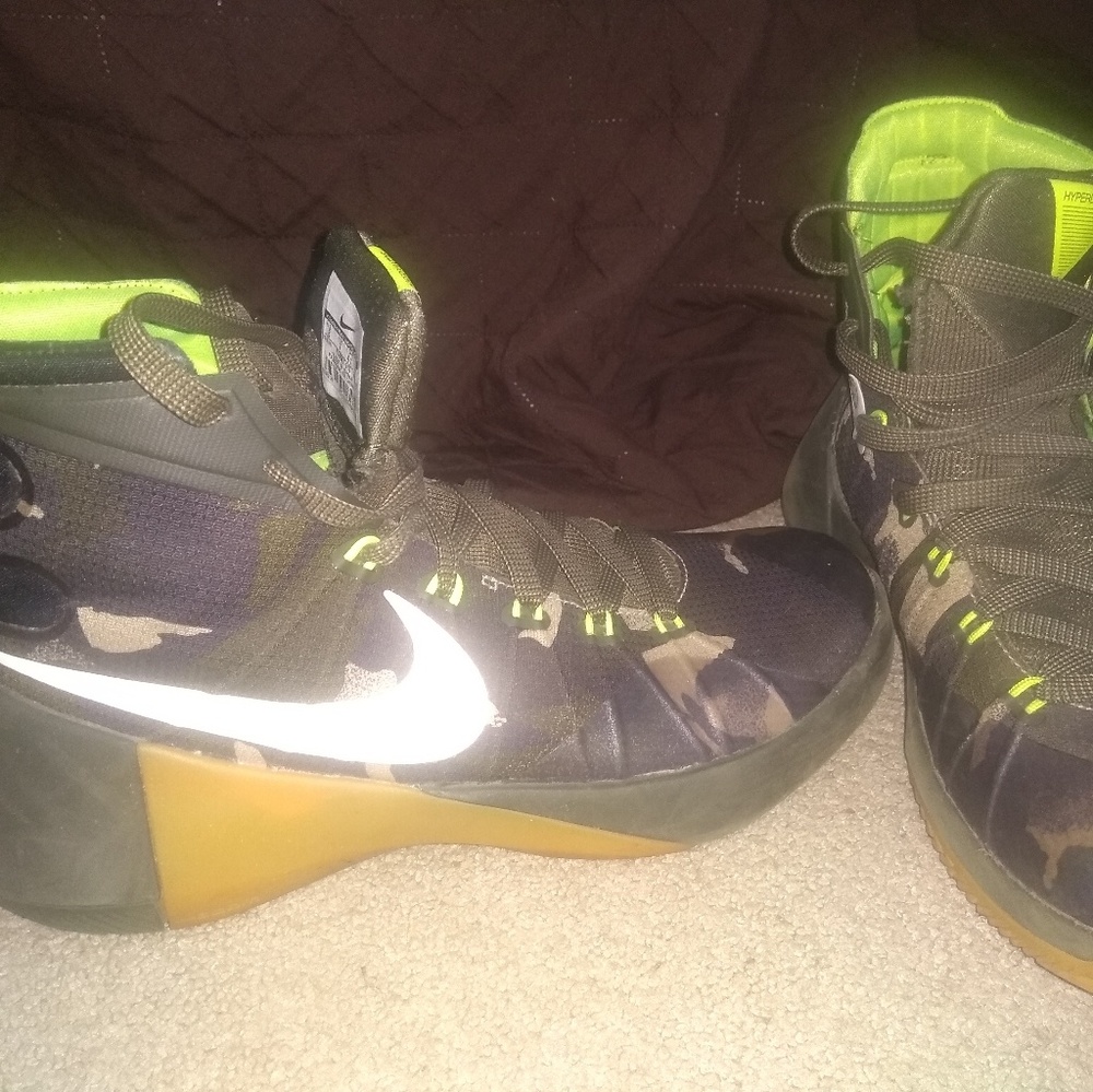 Nike shoes sz 8 men boy camouflage